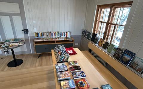 Tische mit Flohmarktbüchern